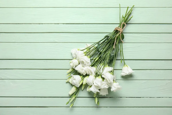 Bouquet Belles Fleurs Eustomes Sur Fond Bois Couleur — Photo