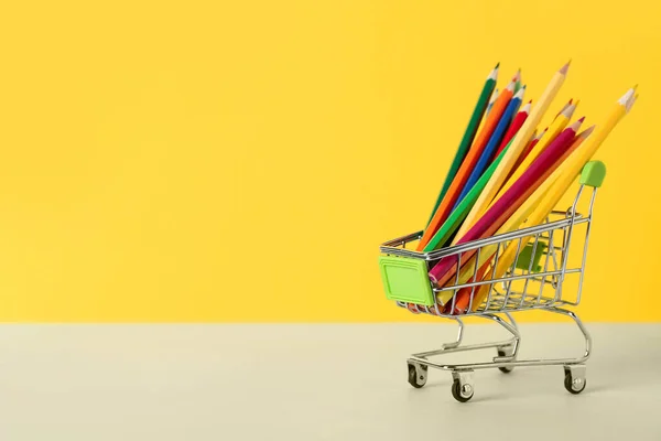 Shopping Cart Color Pencils Table Yellow Background — Stock Photo, Image
