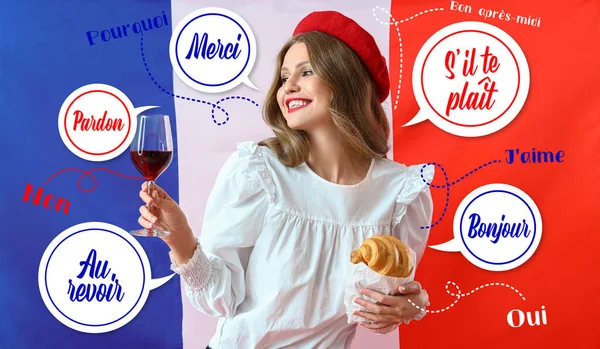 フランスの旗に対するクロワッサンとワインを持つ美しい若い女性 — ストック写真