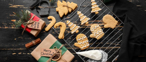 Decorazione Biscotti Pan Zenzero Natale Sfondo Legno Scuro — Foto Stock