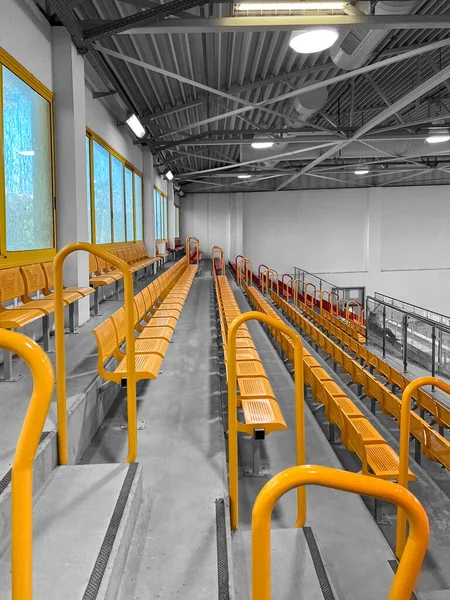Pemandangan Kursi Kuning Stadion — Stok Foto