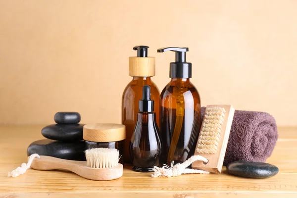 Sada Kosmetických Výrobků Lázeňských Potřeb Dřevěném Stole Barevném Pozadí — Stock fotografie