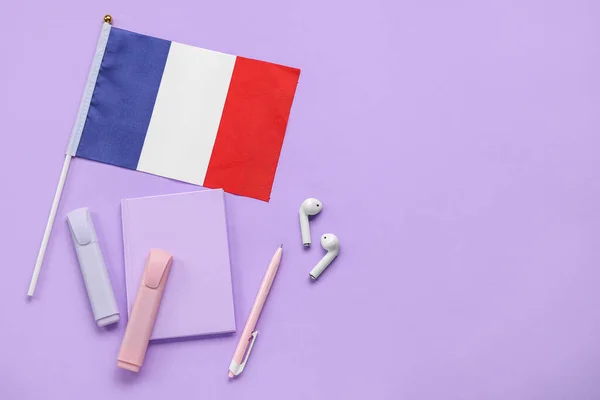 Bandera Francia Con Papelería Auriculares Sobre Fondo Lila —  Fotos de Stock