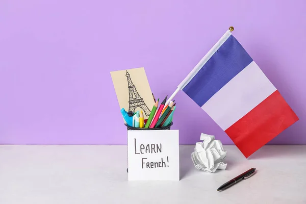 Papier Met Tekst Leren Frankrijk Briefpapier Vlag Tafel Bij Lila — Stockfoto