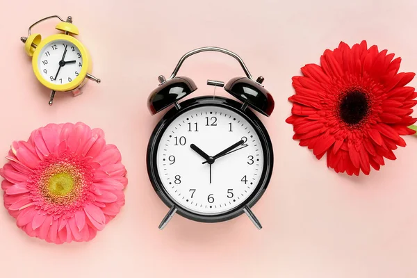 Alarm Clocks Beautiful Gerbera Flowers Pink Background — Stock Photo, Image