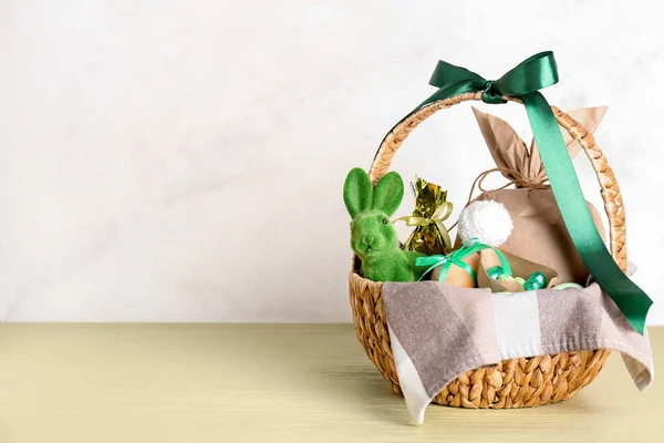 Basket Bunny Easter Eggs Candies Gift Bag Green Table Beige — Stock Photo, Image