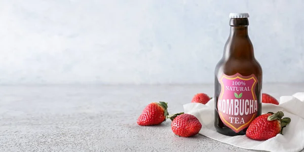 Bottle Fresh Strawberry Kombucha Grunge Background Space Text — ストック写真