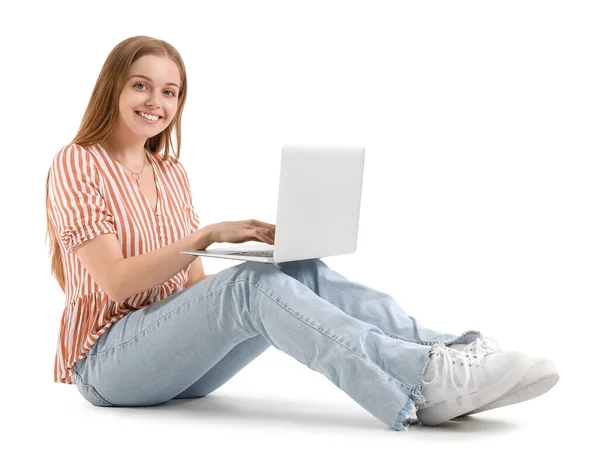 Mooi Meisje Met Behulp Van Laptop Witte Achtergrond — Stockfoto
