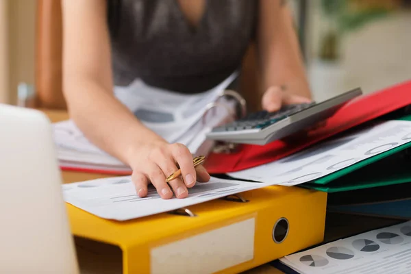 Female Accountant Working Calculator Documents Table Office Closeup — Stock Photo, Image