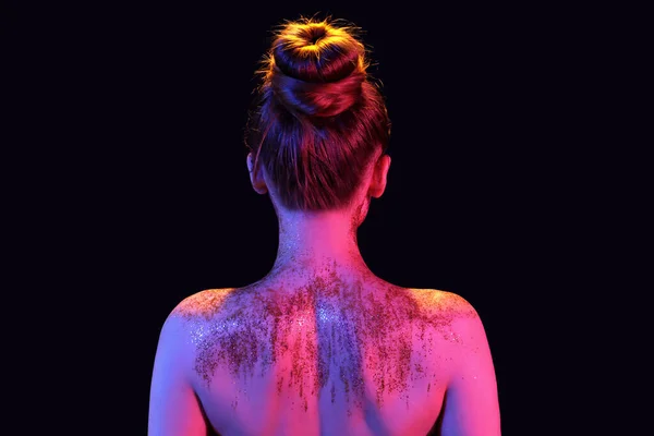 Young Woman Glitter Her Body Dark Background Back View — стоковое фото