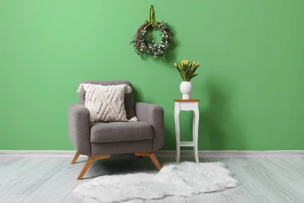 Interior Living Room Easter Wreath Tulips Armchair — Stock Photo, Image