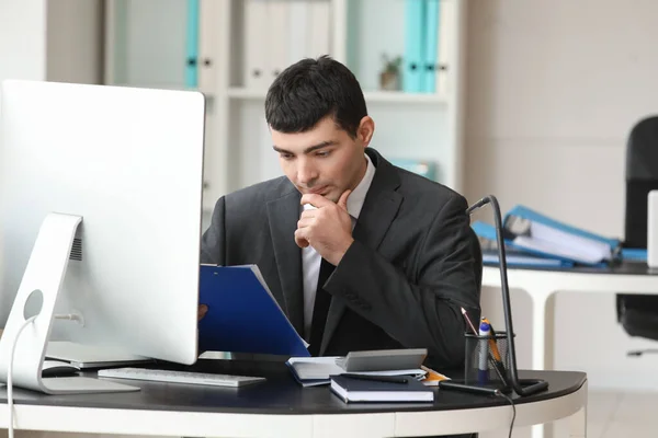 Young Accountant Working Document Table Office — Stock Photo, Image