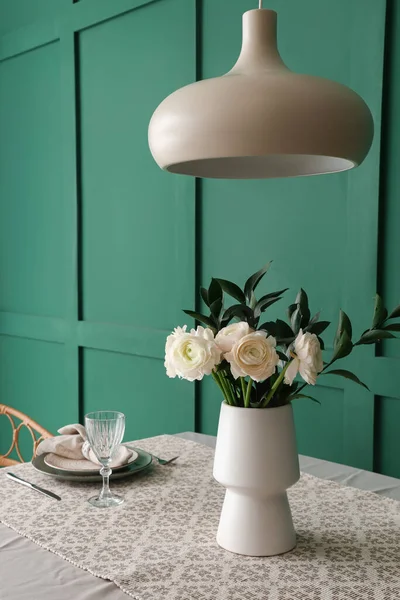 Vase Ranunculus Flowers Dining Table Room — Φωτογραφία Αρχείου