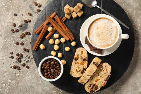 Board Delicious Biscotti Cookies Cup Coffee Hazelnuts Cinnamon Grey Grunge — Stock Photo, Image