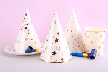 Işık masasında parti dekorasyonu