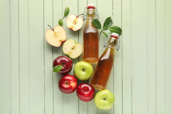 Glass Bottles Fresh Apple Cider Vinegar Fruits Green Wooden Background — Stock Photo, Image