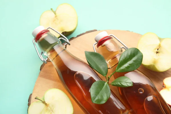 Board Glass Bottles Fresh Apple Cider Vinegar Fruits Turquoise Background — Stock Photo, Image