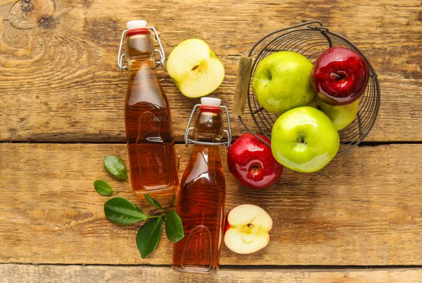 Glass Bottles Fresh Apple Cider Vinegar Fruits Wooden Background — Stock Photo, Image