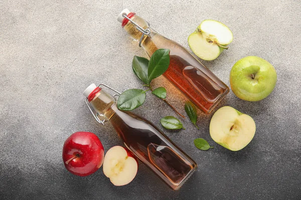 Glass Bottle Fresh Apple Cider Vinegar Fruits Grunge Grey Background — Stock Photo, Image