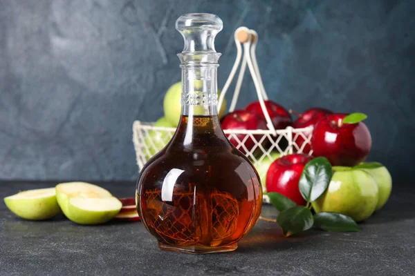 Glass Bottle Fresh Apple Cider Vinegar Basket Fruits Black Grunge — Stock Photo, Image