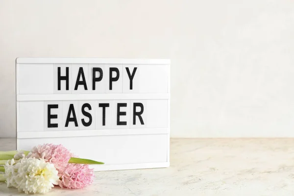 Beautiful Hyacinth Flowers Text Happy Easter Ceramic Bunny Table Beige — Stock Photo, Image