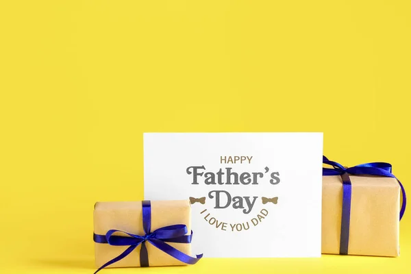 Tarjeta Felicitación Para Día Del Padre Regalos Sobre Fondo Amarillo — Foto de Stock