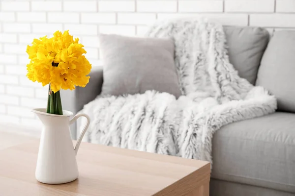 Vase Narcissus Flowers Table Living Room — Stock Photo, Image