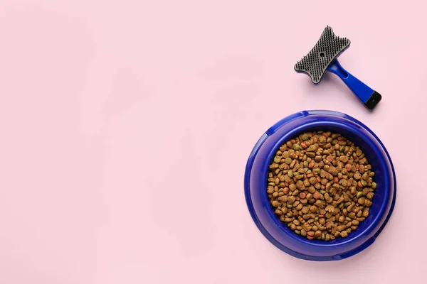 Bowl Dry Pet Food Grooming Brush Color Background — Stock Photo, Image
