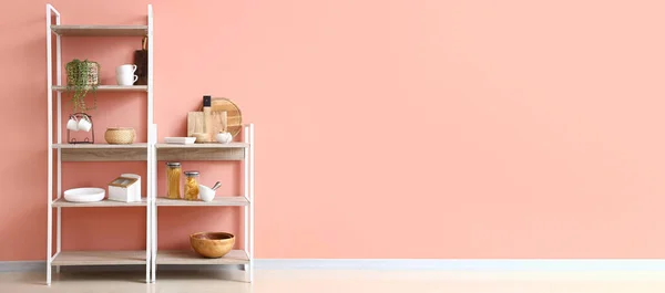 Estanterías Con Productos Utensilios Cocina Cerca Pared Rosa Banner Para —  Fotos de Stock