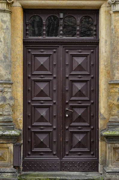 Вид Старое Здание Винтажной Дверью — стоковое фото