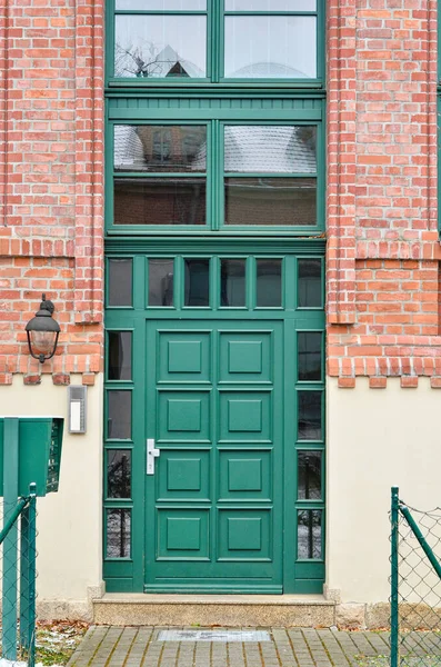 View Brick Building Green Wooden Door — Stock Photo, Image