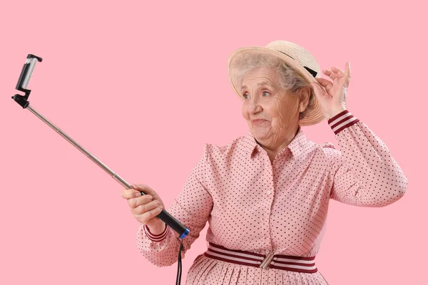 Senior Woman Mobile Phone Taking Selfie Pink Background — Stock Photo, Image