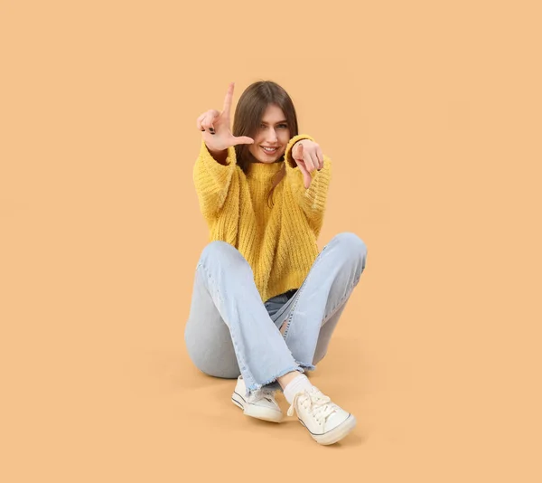 Young Woman Showing Loser Gesture Pointing Viewer Beige Background — Stock Photo, Image