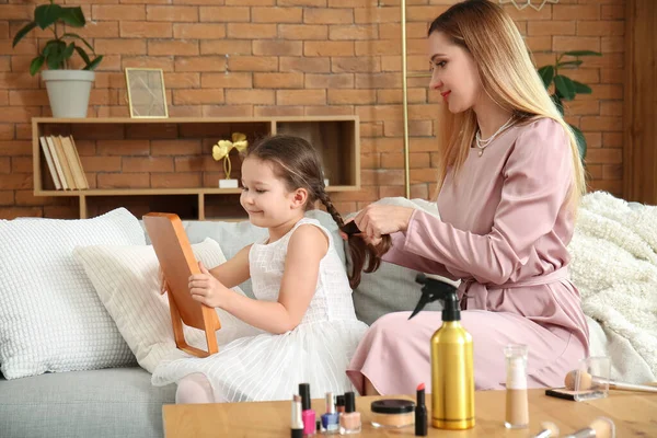 Mother Doing Hair Her Little Daughter Home — Stock Photo, Image