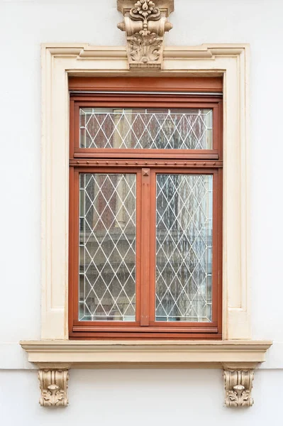Pohled Starou Budovu Krásným Oknem — Stock fotografie