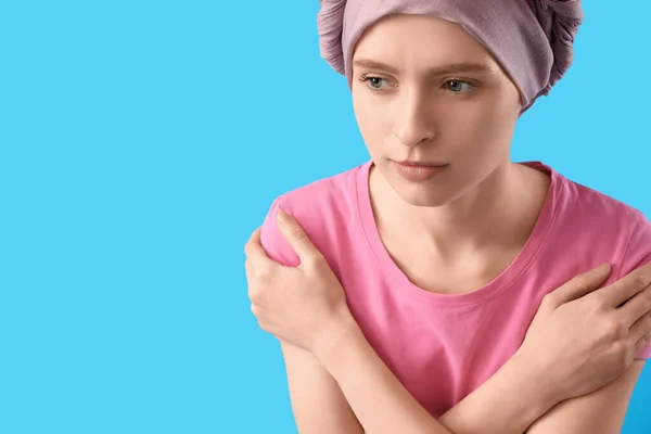 Upset Teenage Girl Chemotherapy Blue Background Closeup — Stock Photo, Image