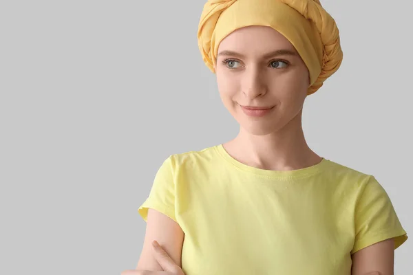 Kemoterapiden Sonra Arka Planda Genç Bir Kız — Stok fotoğraf