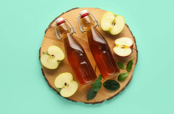 Board Glass Bottles Fresh Apple Cider Vinegar Fruits Turquoise Background — Stock Photo, Image