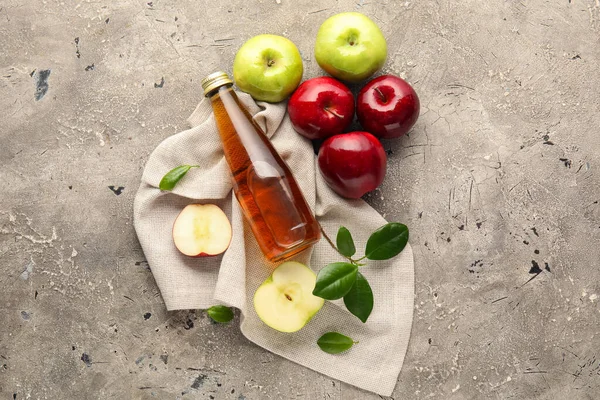 Glass Bottle Fresh Apple Cider Vinegar Fruits Grey Grunge Background — Stock Photo, Image