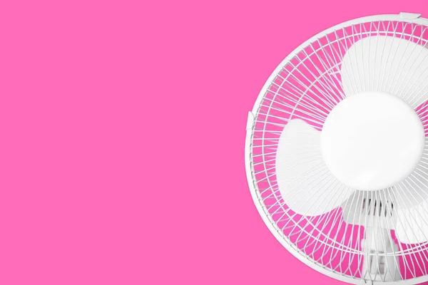 Электрический Вентилятор Розовом Фоне — стоковое фото