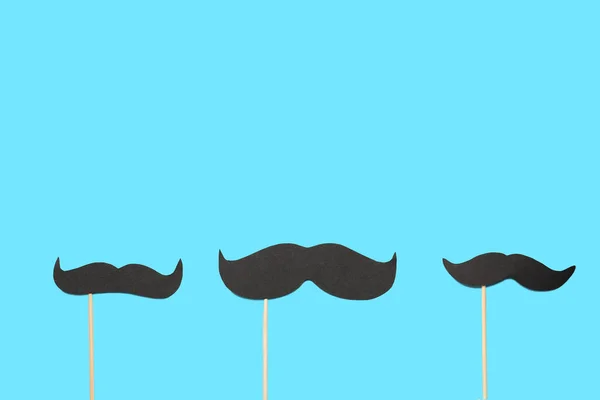 Moustaches Papier Sur Bâtons Bois Sur Fond Couleur — Photo