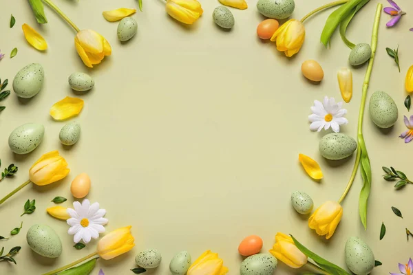 Telaio Fatto Bellissimi Fiori Primaverili Uova Pasqua Sfondo Colore — Foto Stock