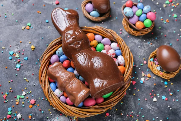 Wreaths Chocolate Easter Bunny Eggs Sprinkles Dark Background — Stock Photo, Image