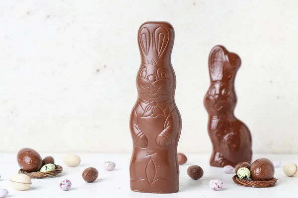 Čokoládové Velikonoční Zajíčci Vejci Bílém Pozadí — Stock fotografie