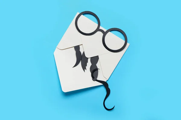 Enveloppe Avec Moustaches Papier Lunettes Sur Fond Couleur Fête Des — Photo