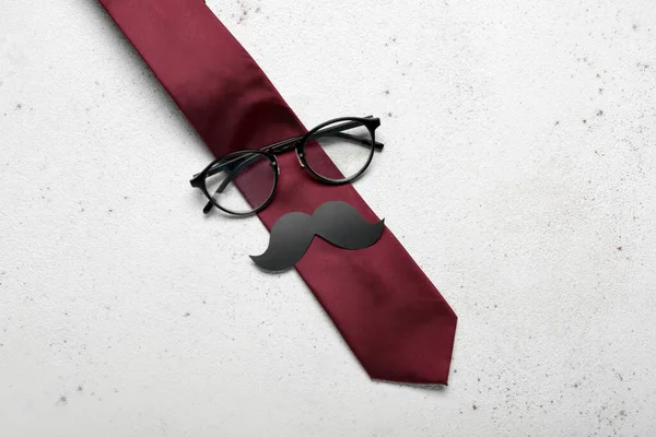 Cravate Avec Lunettes Moustache Papier Sur Fond Blanc Fête Des — Photo