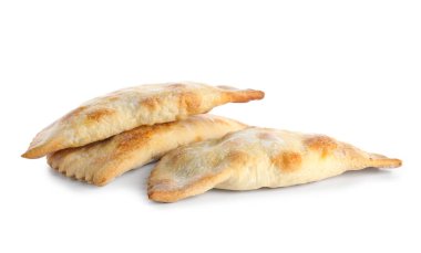 Beyaz arka planda izole edilmiş lezzetli et börekleri.