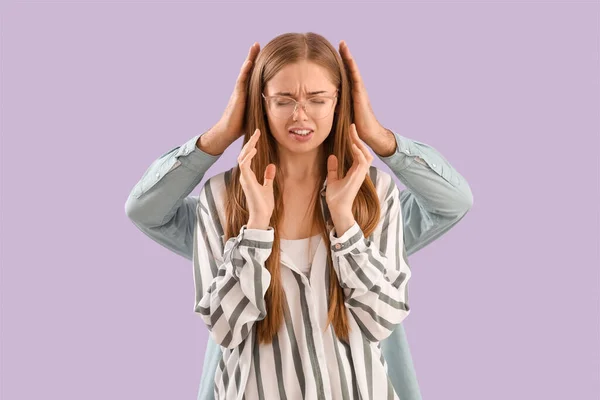 Young Couple Suffering Loud Noise Lilac Background — Φωτογραφία Αρχείου