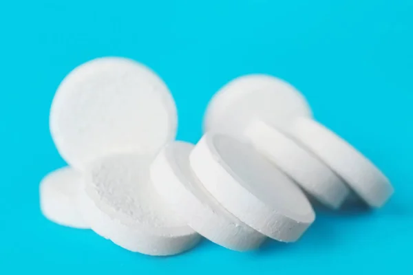 White Soluble Tablets Blue Background — Stock Photo, Image