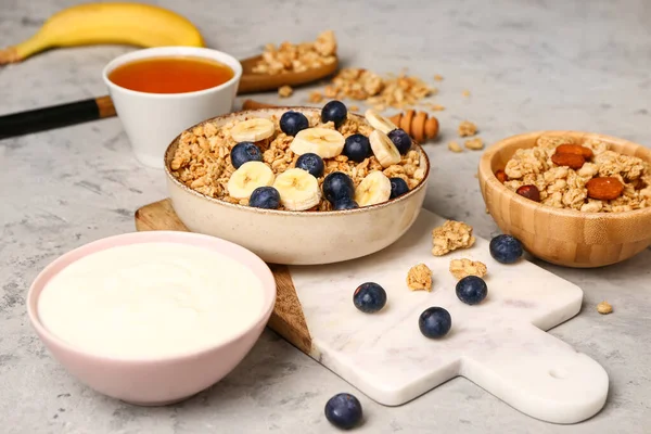 Bowls Tasty Granola Yogurt Grunge Background — Stock Photo, Image